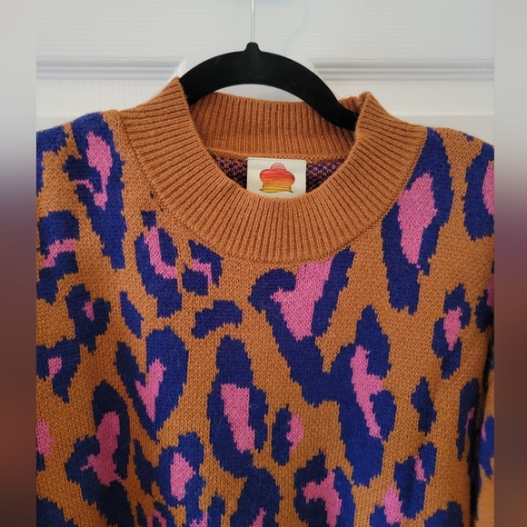 Farm Rio Leopard Pop Caramel Sweater NWT - Picture 6 of 9